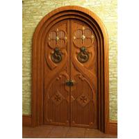 Установка арочной деревянной двери